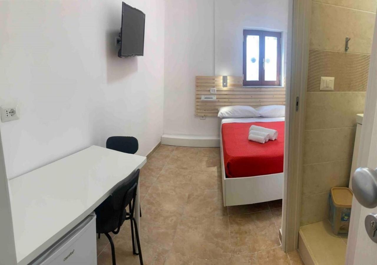 Miris Home Fast And Comfortable With Self Check In 8 Minutes Walk Near Naples Airport Buitenkant foto