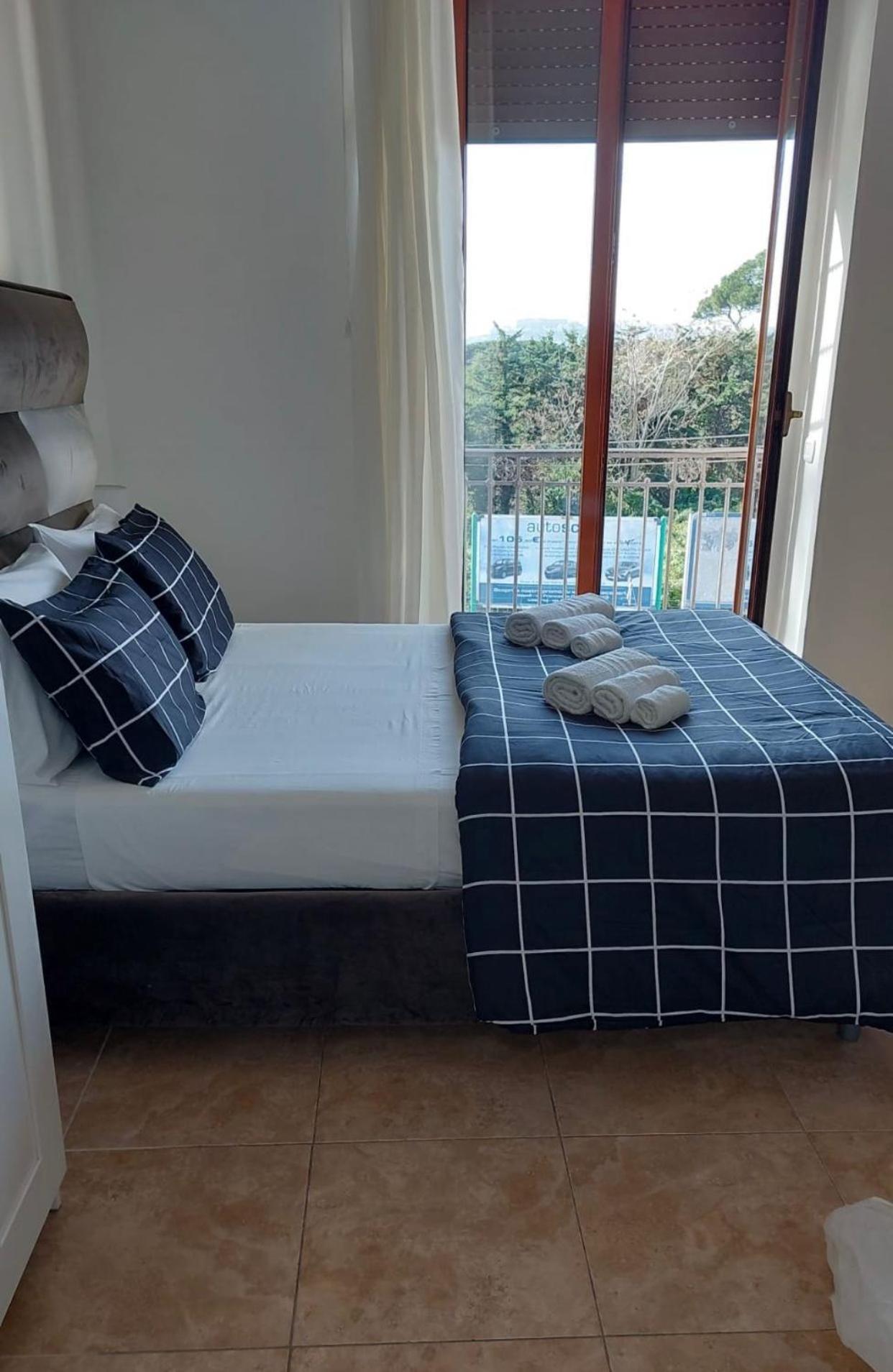 Miris Home Fast And Comfortable With Self Check In 8 Minutes Walk Near Naples Airport Buitenkant foto