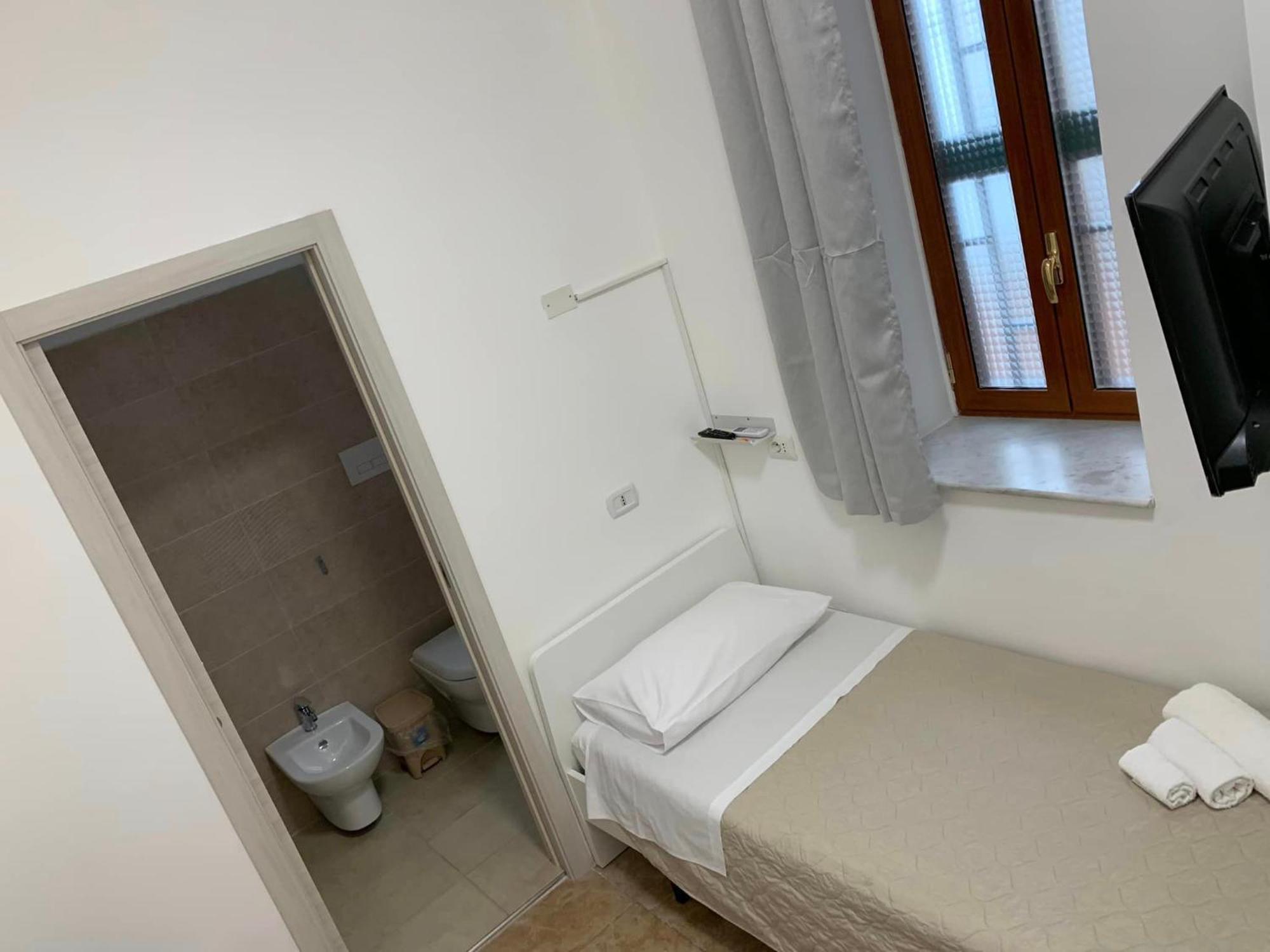 Miris Home Fast And Comfortable With Self Check In 8 Minutes Walk Near Naples Airport Buitenkant foto
